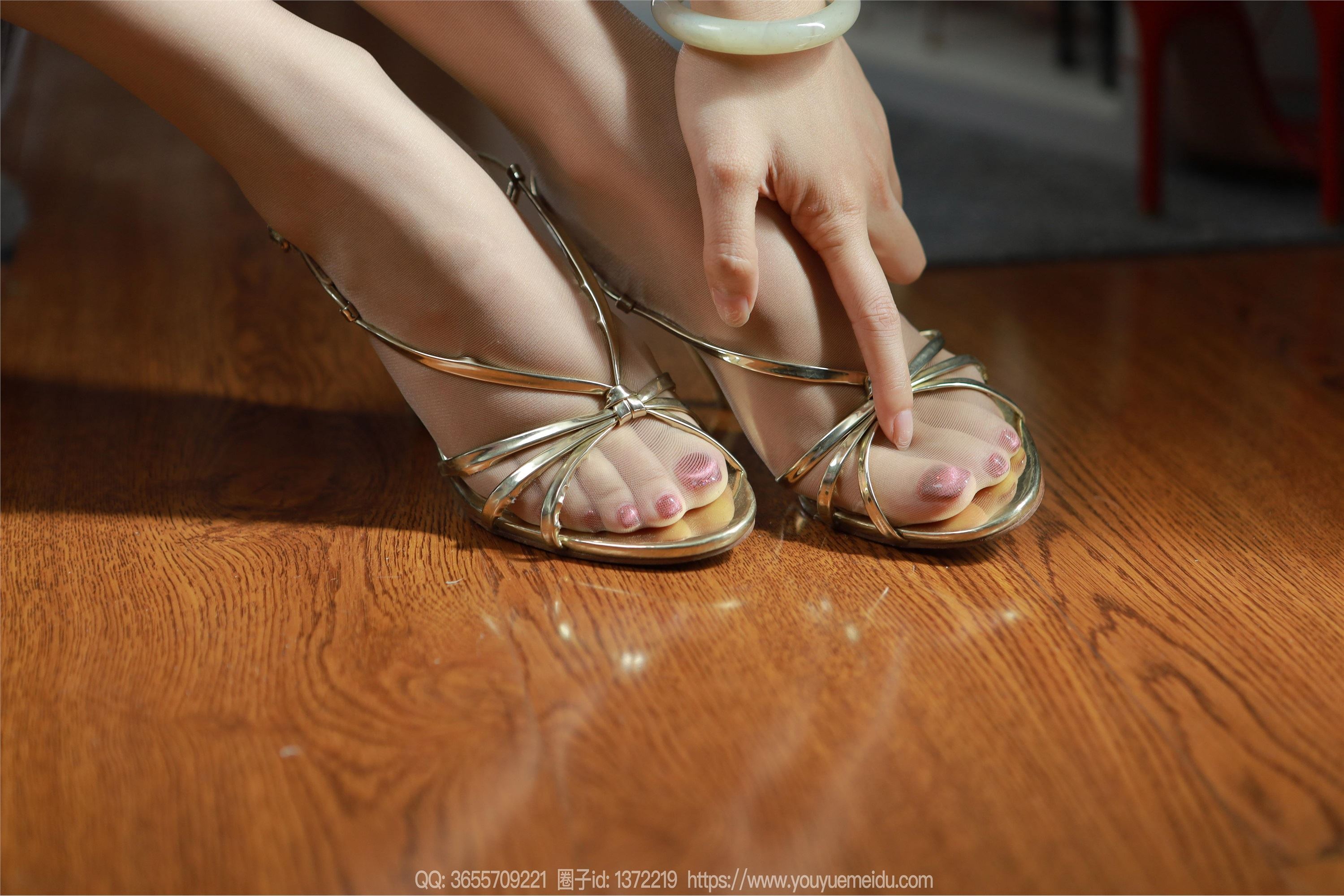 IESS异思趣向  2024.08.07 丝享家 1814 婉萍《吊带波点》